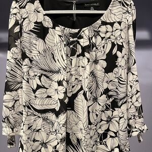 Sara Michelle Size Medium Black and White Floral Top